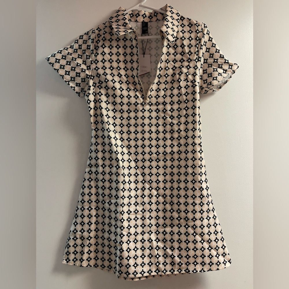 Cute small flare dress! The item has never been worn, tags still on item.
